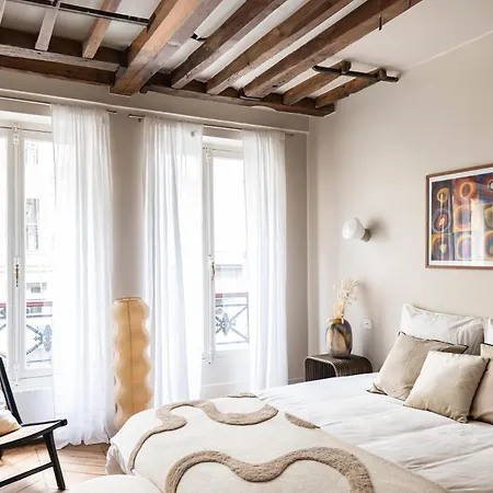 Ile-saint-louis Apartment